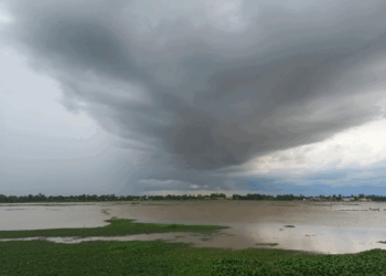 Picture of the day: Cloudy Sky over Takeo