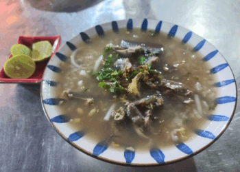 Picture of the day: Chicken Innards Porridge – Cambodian Street Comfort