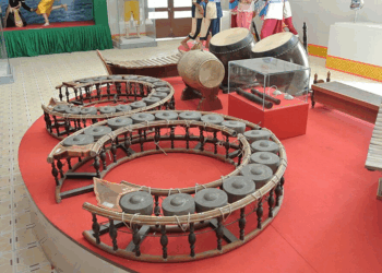 Picture of the day: Kong Vong Thom and Kong Vong Toch – Cambodian Pinpeat Gong Instruments