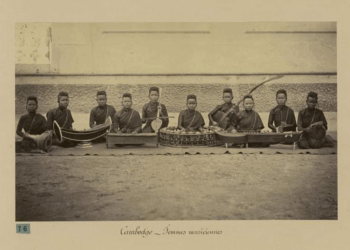Picture of the day: Cambodian Mohaori Music Group