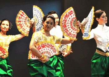 Picture of the day: Khmer New Year Fan Dance