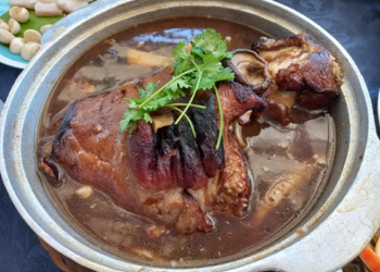 Picture of the day: Vietnamese Braised Pork Knuckle in Phnom Penh