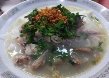 Picture of the day: Bánh Canh Breakfast in a Cambodian Market