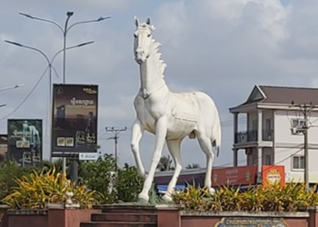 Picture of the day: White Horse Statue on the Road to Kep