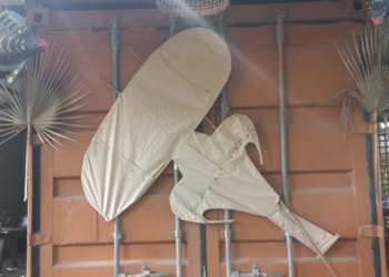 Picture of the day: Khmer Kite Khlaeng Ek on Rustic Container Wall