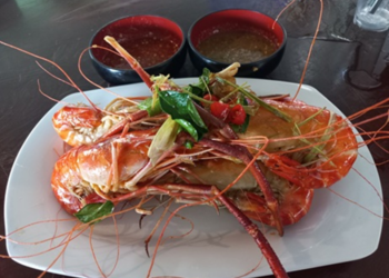 Picture of the day: Grilled Mekong Lobster Feast in Takeo Province