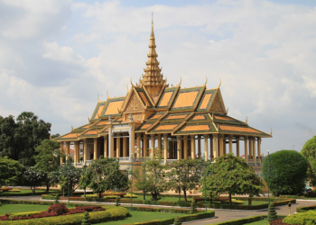 Video: Phnom Penh by Night: A Tuk Tuk Ride Past the Royal Palace