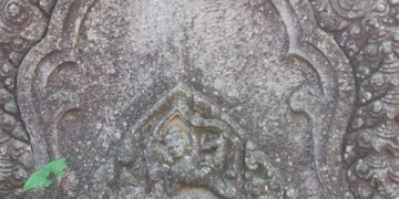 Close-up of an intricately carved sandstone decorative panel at Phnom Chisor Temple in Takeo Province, showcasing the craftsmanship of ancient Khmer artisans.