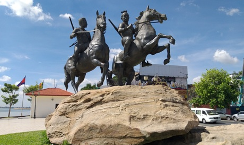Techo Meas and Techo Yat equestrian statues at Sisowath Quay in Phnom Penh, Cambodia