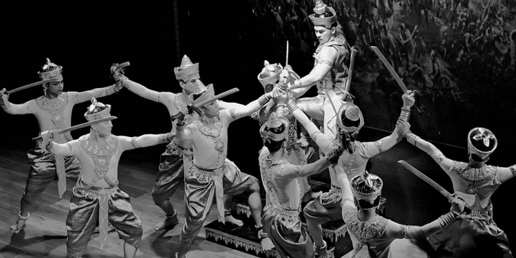 Le Couronnement de Jayavarman VII: A Khmer Ballet of Power and Memory